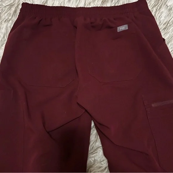Figs burgundy scrub set - Picture 6 of 7